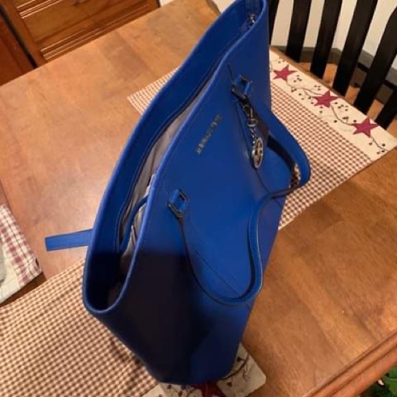 Michael Kors bag - Picture 1 of 8
